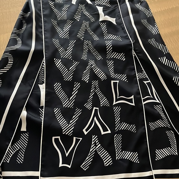 Valentino Black And White Silk Slit Midi Skirt - Picture 5 of 8